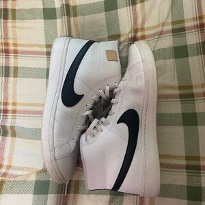 Nike Court Royale 2